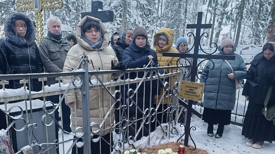 Главная картинка новости: Под Костромой проводили в последний путь известную богомолицу Нину Шарьинскую