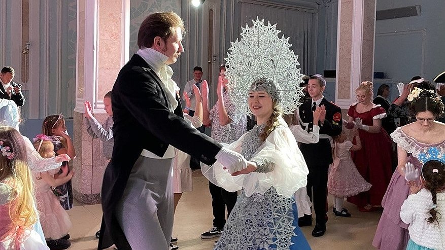 Главная картинка новости: Костромичей ждет волшебный рождественский бал в резиденции Снегурочки (6+)