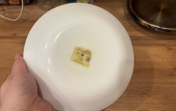 Легкий способ убрать слой клея от наклейки с посуды и не только