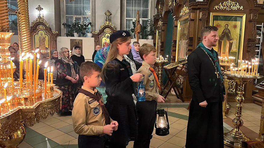 Главная картинка новости: Юные разведчики привезут на Рождество в Кострому Вифлеемский огонь