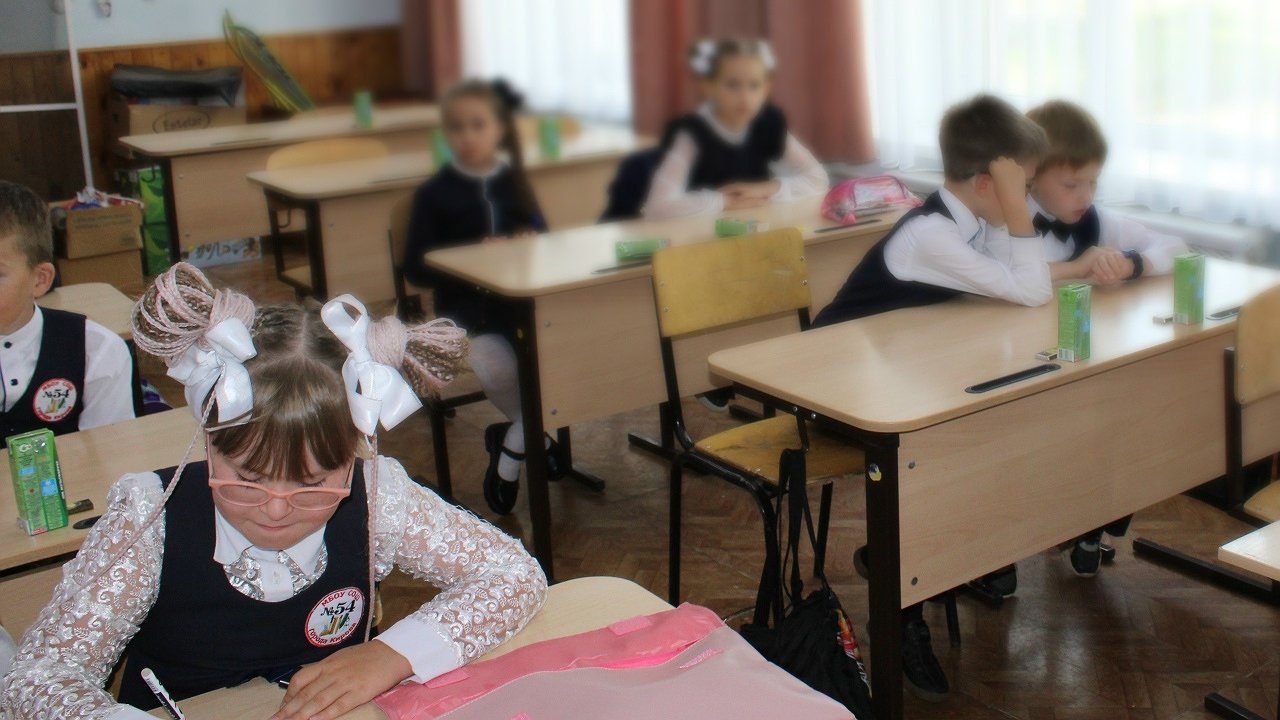 Главная картинка новости: "Дети мерзнут": в школе Костромы градусники фиксируют от 15 до 18 градусов