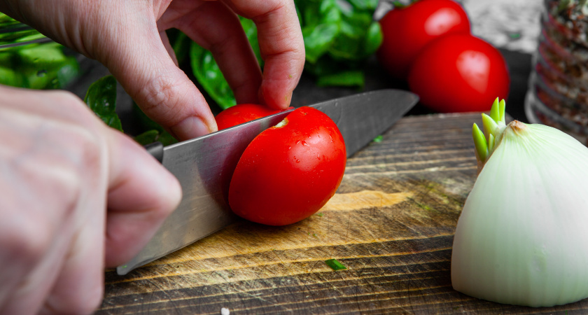 Ножи острее скальпеля: вот как наточить их подручными средствами – перестанете мучиться