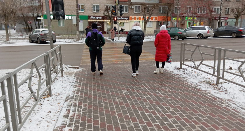 В Костроме начал работать еще один проекционный пешеходный переход на Речном проспекте