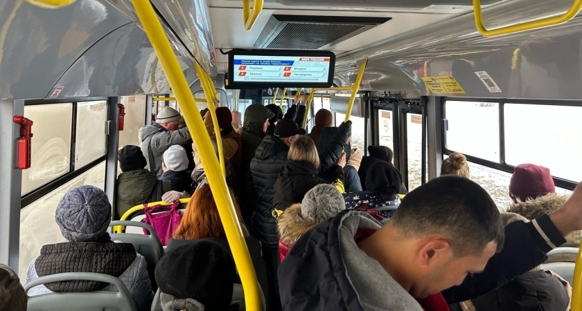 Вывихнута стопа и сломаны лодыжки: костромичка отсудила 225 тысяч за падение в автобусе