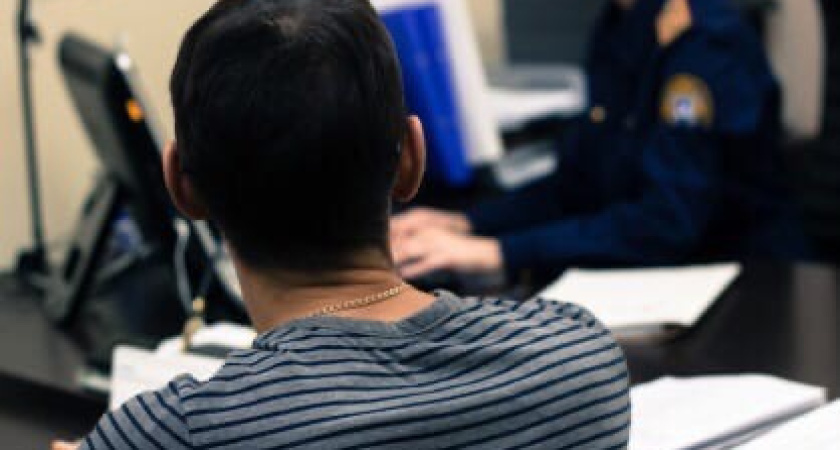 Костромские полицейские задержали 26-летнего афериста, который потратил деньги клиентки на красивую жизнь в столице