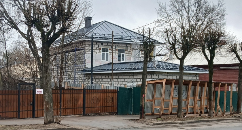 Не соответствует облику исторического поселения: в Костроме просят снести новый дом по улице Горной