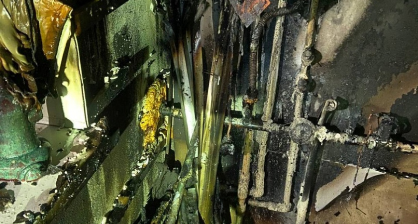 В Костромской области на улице Гора Революции загорелся двухэтажный жилой дом