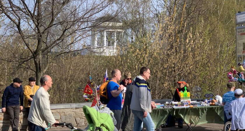 Отдыхать теперь не будем: Минтруд подвинул майские каникулы - выходные перенесли из-за ситуации в стране