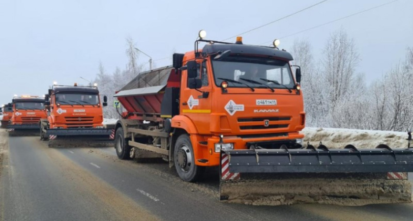 Более 4000 сотрудников и 329 единиц техники: в Костромской области дорожные службы выехали на уборку снега