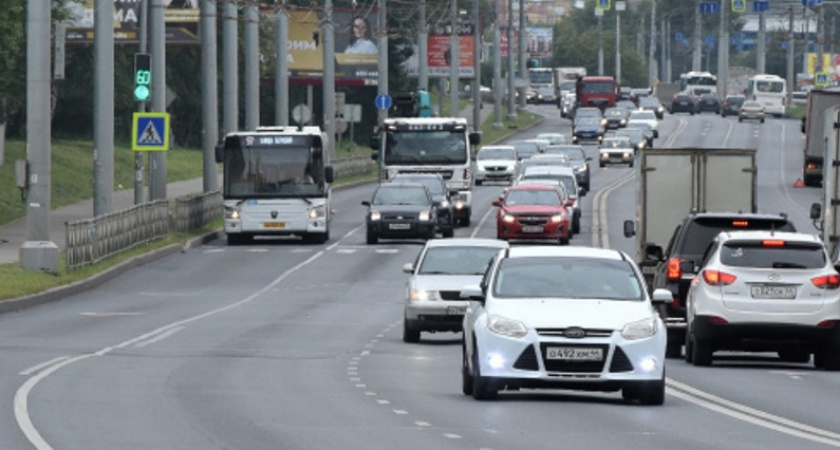 “Машины будут стоять, пока вторая полоса свободна”: водители в Костроме высказались против постоянных выделенных полос для автобусов