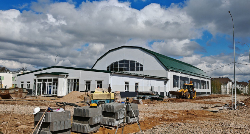 В Костромской области за 200 миллионов рублей строят современный спортзал: известно, когда состоится открытие
