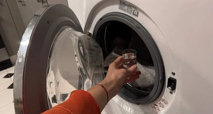 1 рюмку в барабан — и стиральная машина как новая: вся грязь выйдет черными хлопьями