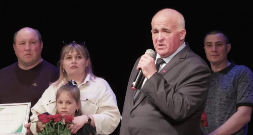 В Костромской области семья, где родился 11-ый ребенок, получит землю для дома и микроавтобус