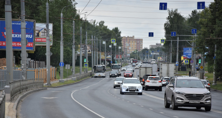 В Костроме на мосту через Волгу скорректировали движение по выделенным полосам для общественного транспорта