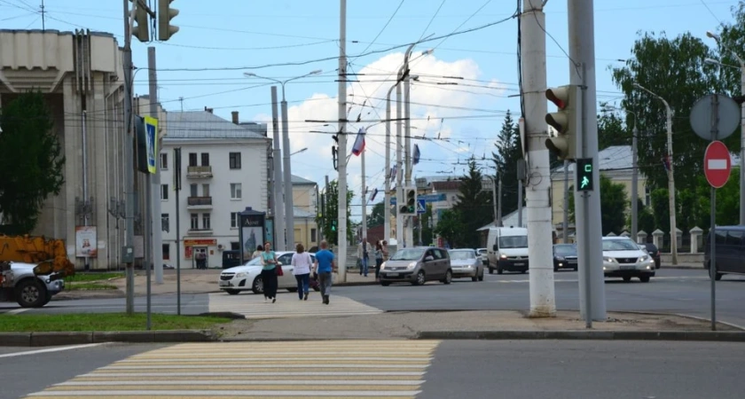 В Костроме демонтируют переход на улице Подлипаева в районе Филармонии