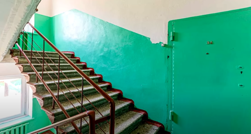 Теперь понятно, почему подъезды в СССР красили в синий и зеленый: эти цвета выбирали совсем не случайно