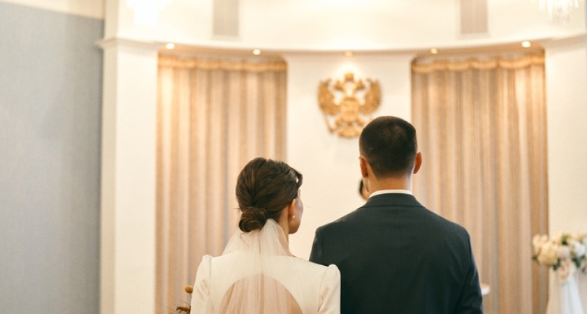 Почти 40 костромских пар поженились в Пушкинский день