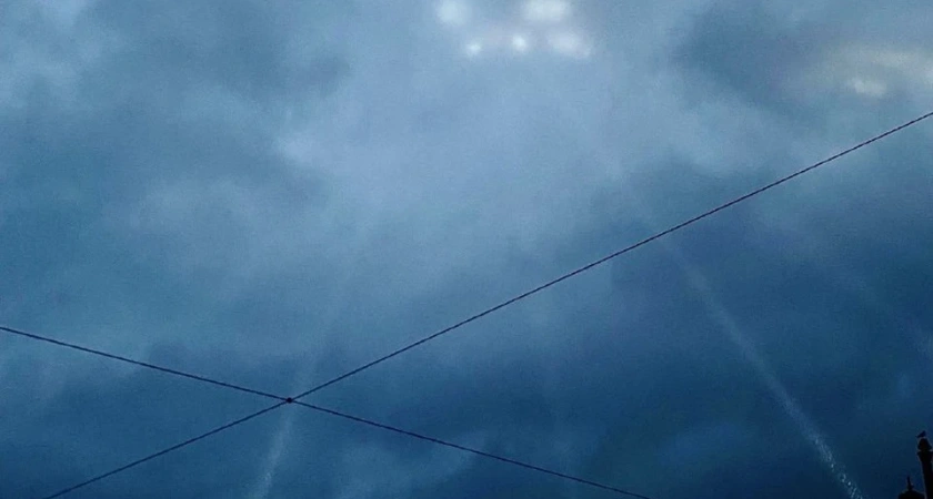 Над Костромой в день 80-летия Парада Победителей  засверкают "Лучи Победы"