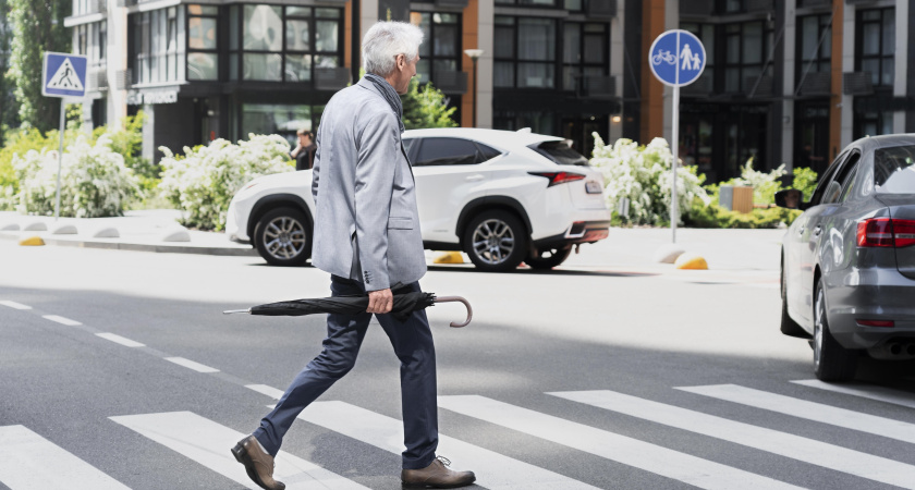 Верховный Суд поставил жирную точку: нужно ли водителю ждать, пока пешеход полностью перейдёт дорогу
