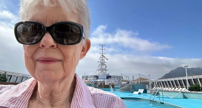 Пенсионерка продала свое жилье и купила билет на 15-летний круиз: вот ради чего бабуля лишилась дома