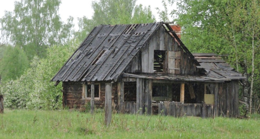В Костромской области мужчина прописал мигрантов в доме без света и воды