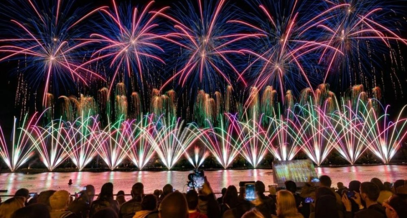 В Костроме на фестивале фейерверков "Серебряная ладья" напишут историю Победы (0+)