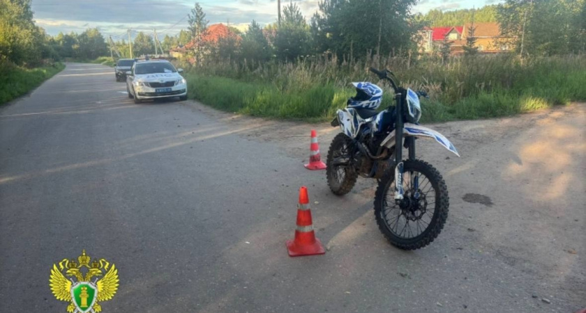 В Костромской области столкнулись мотоцикл и  Skoda Octavia: пострадал ребенок