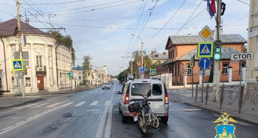 В Костроме подросток на мопеде столкнулся с "Лада Ларгус"