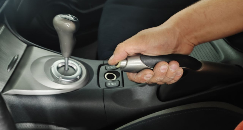 Поднятый ручник на ночь не оставляем — ни в коем случае: автоэксперт объяснил, какие могут быть последствия