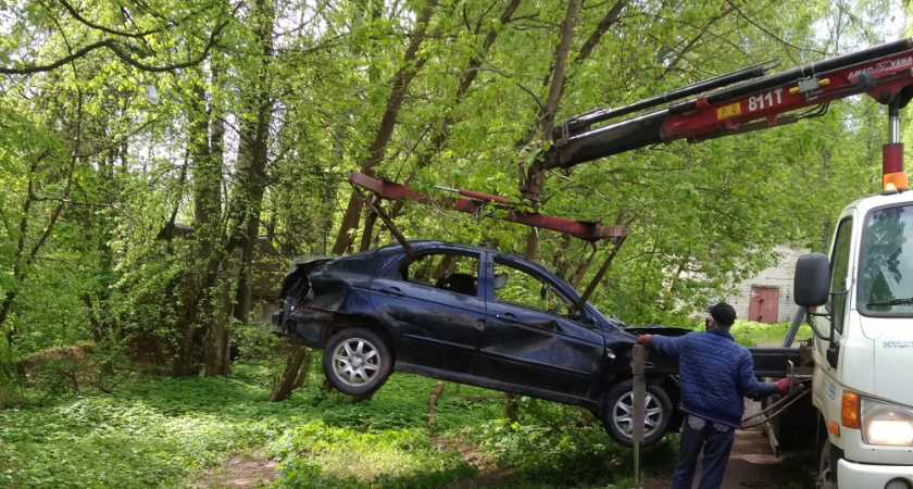 С улиц Костромы убрано 15 брошенных автомобилей