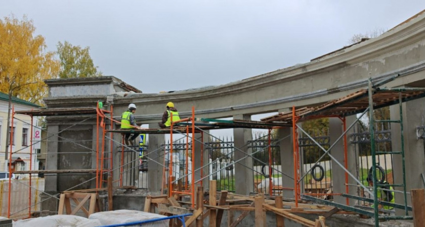 В Костроме завершаются работы по ремонту входа в парк "Центральный"