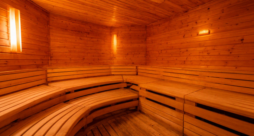 В Германии мужчина увидел россиянина - и затопил ему баню: парились по-немецки с его женой и дочкой