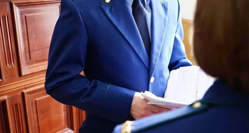 В Костромском районе прокуратура требует убрать забор, преграждающий доступ к реке