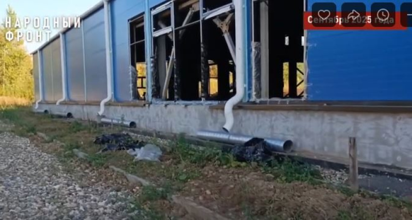 Семь рабочих на стройке: ледовая арена в Шарье все еще не готова