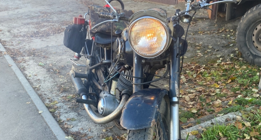 В Шарьинском районе угнанный мотоцикл нашли под грудой мусора и веток