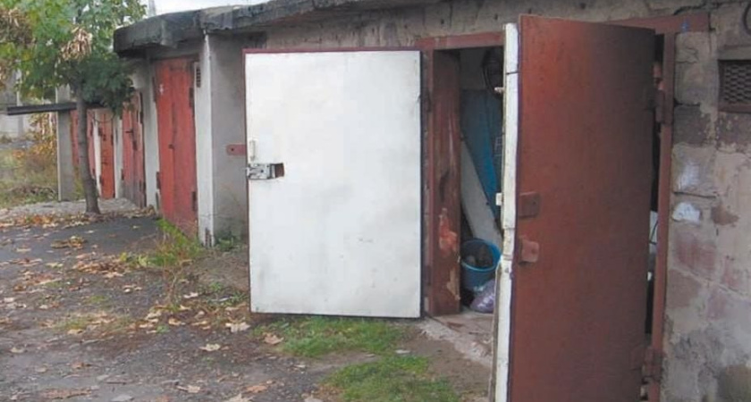 В Буе студенты обчистили гараж, приняв его за заброшенный