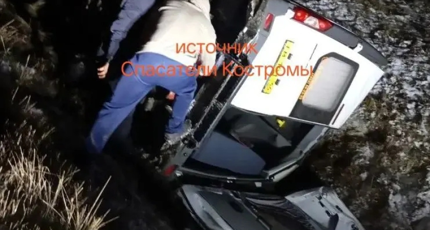 ЧП на трассе под Костромой: пассажирская маршрутка съехала в кювет