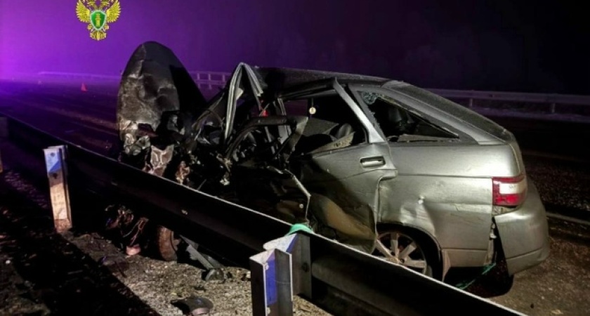 Два водителя погибли при сокрушительном столкновении машин в Костромской области