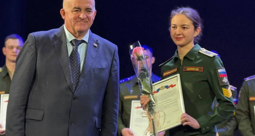 В Костроме будущие офицеры создали ИИ-систему против дронов, а курсантка - ранозаживляющие препараты