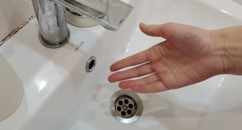 В Костроме сразу несколько многоквартирных домов остались без воды из-за утечки