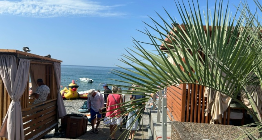 "Одни попрошайки и разгромленные дома": россиянин поделился честным отзывом о популярном курорте