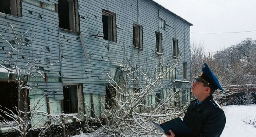 Костромичи оказались вынужденными заложниками опасного для жизни дома