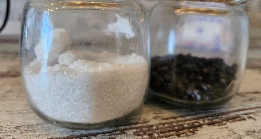 Стакан с солью в каждой комнате: секрет горничных - работает незаметно, но результат чувствуется сразу