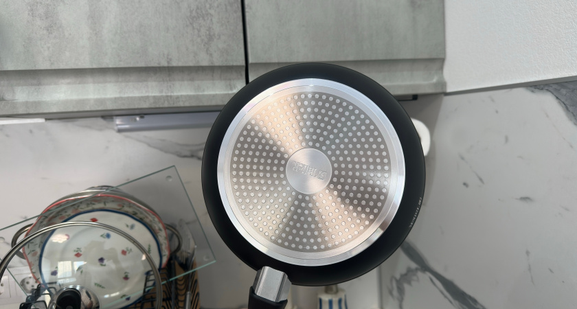 Секретный метод химиков СССР очищает любую сковороду за 5 минут без усилий