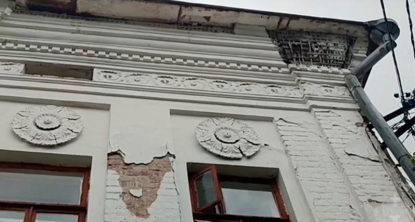Глава СК обратил внимание на плохое состояние старого дома в Костроме
