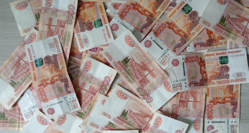 Вытряхните абсолютно все содержимое кошелька – касается всех, у кого есть банкноты номиналом 1000 и 5000 рублей: с 1 августа новые деньги