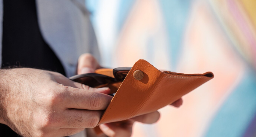 Достаньте купюры и мелочь из кошелька – касается всех, у кого есть банкноты номиналом 1000 и 5000 рублей: с 1 августа новые деньги