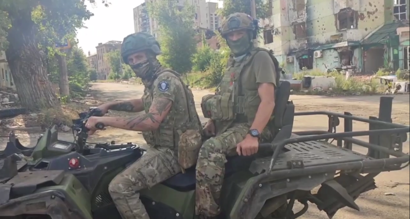 Десантники из Костромской области поздравили регион с 80-летием