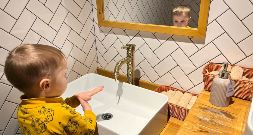 Разрежьте пластиковую бутылку - любой засор вылетает со свистом! Забудьте о сантехнике