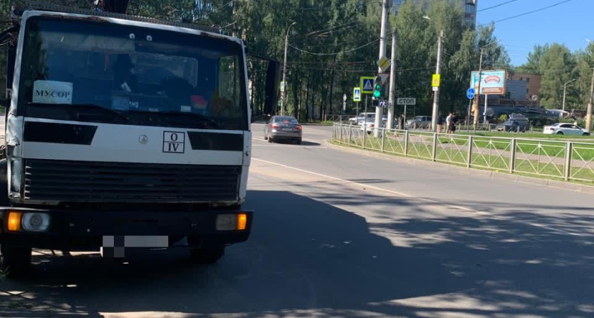 В Костроме трехлетнего ребенка сбили на тротуаре: малыша экстренно доставили в больницу